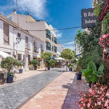 Lägenhet Awesome 3 Bedroom Metres From The Rdr289 Estepona