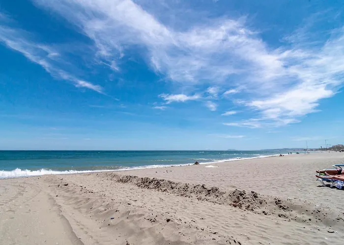 Awesome 3 Bedroom Metres From The Rdr289 * Estepona