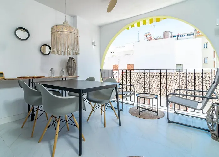 Awesome 3 Bedroom Metres From The Rdr289 Appartamento Estepona