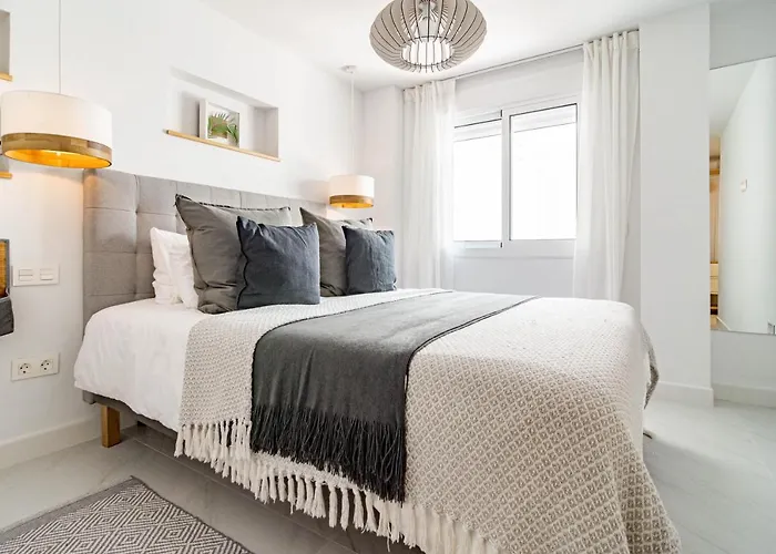 Awesome 3 Bedroom Metres From The Rdr289 * Estepona