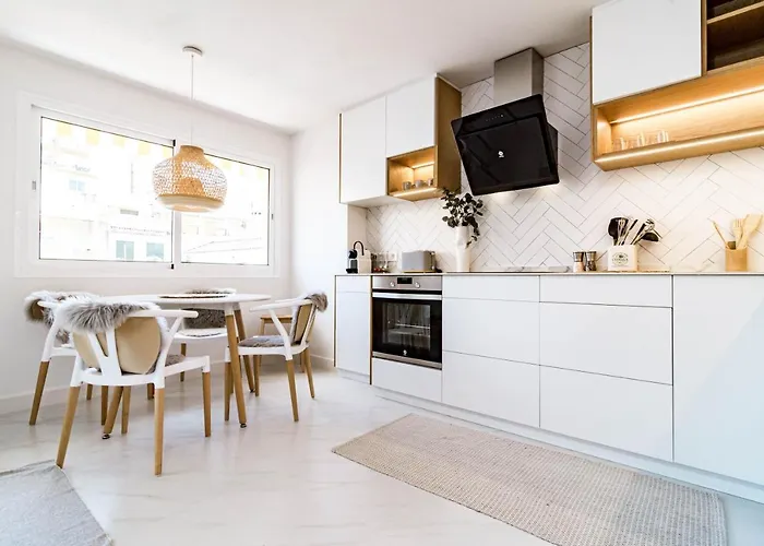 Awesome 3 Bedroom Metres From The Rdr289 Appartamento Estepona