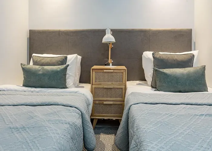 Appartamento Awesome 3 Bedroom Metres From The Rdr289 Estepona