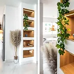 Awesome 3 Bedroom Metres From The Rdr289