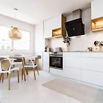 Awesome 3 Bedroom Metres From The Rdr289 Apartamento Estepona