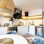 Awesome 3 Bedroom Metres From The Rdr289 Apartamento