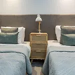 Apartamento Awesome 3 Bedroom Metres From The Rdr289 Estepona