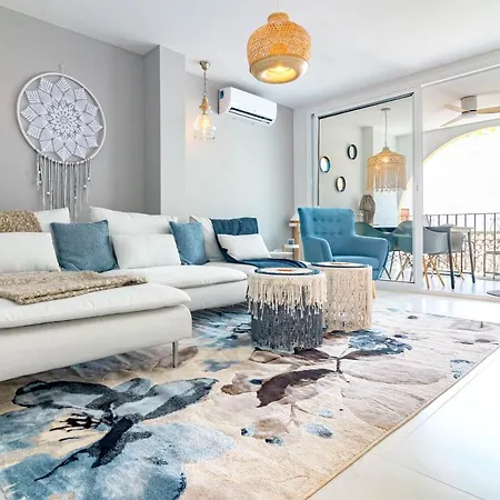 Apartman Awesome 3 Bedroom Metres From The Rdr289 Estepona