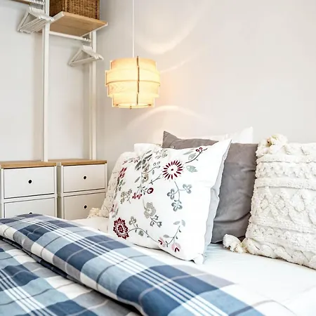 아파트 Awesome 3 Bedroom Metres From The Rdr289