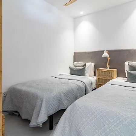 Awesome 3 Bedroom Metres From The Rdr289 에스테포나