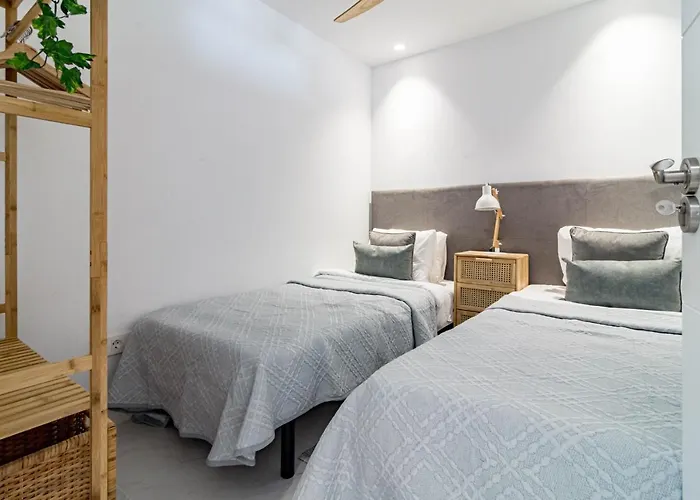 Awesome 3 Bedroom Metres From The Rdr289 에스테포나